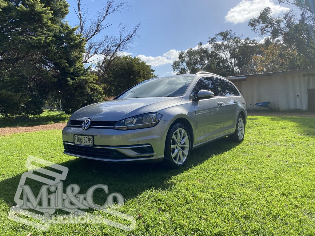 2018 silver Volkswagen Golf 4 door wagon exterior front passenger side corner