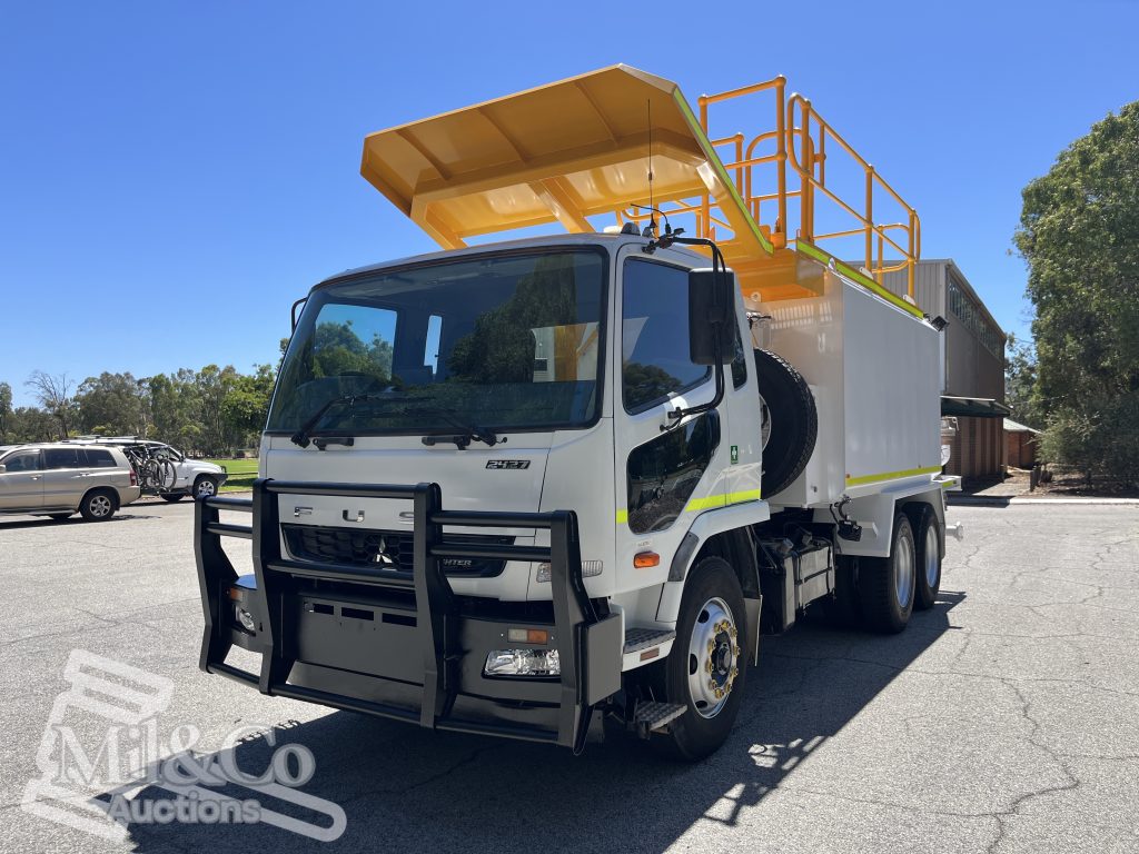 2012 Fuso Fighter Watercart Automatic exterior front passenger corner