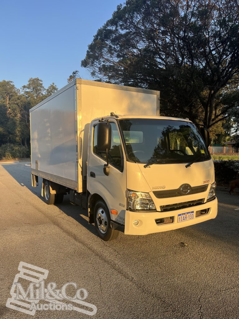 2013 Hino 300 Pantech Automatic with Tailift exterior front drivers corner