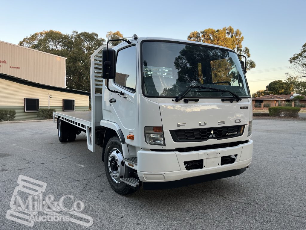 2015 Mitsubishi Fuso Fighter 1627 Trayback Truck exterior front drivers side