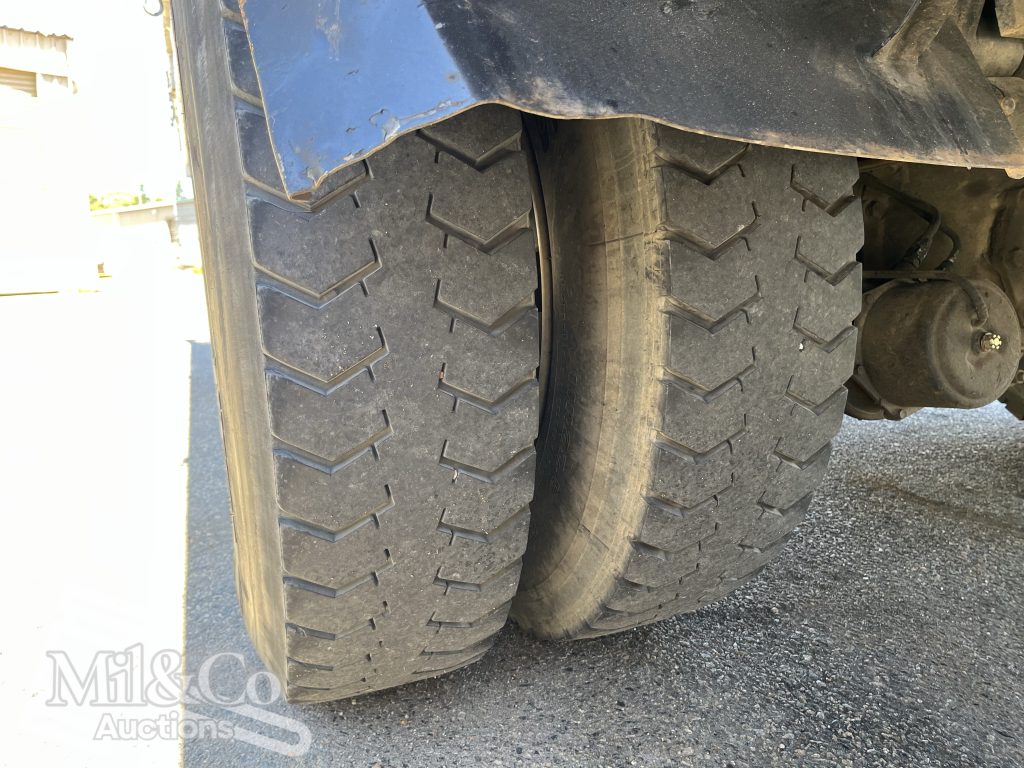 2005 Hino Ranger Tray Back Truck with Crane rear tyre tread