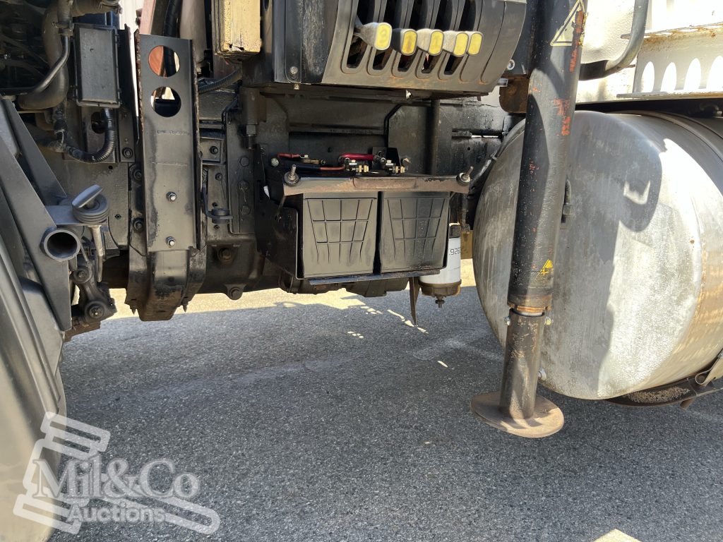 2005 Hino Ranger Tray Back Truck with Crane battery box