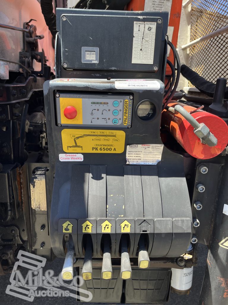 2005 Hino Ranger Tray Back Truck with Crane crane control panel