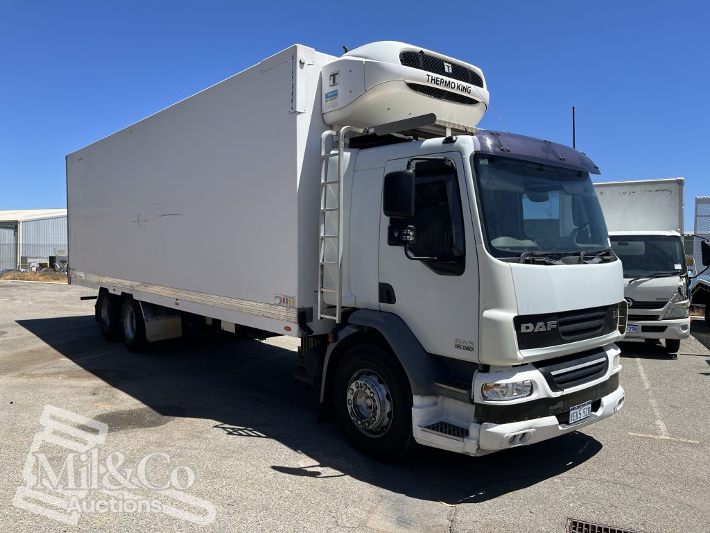 2013 DAF LF Fridge / Freezer Truck exterior front corner