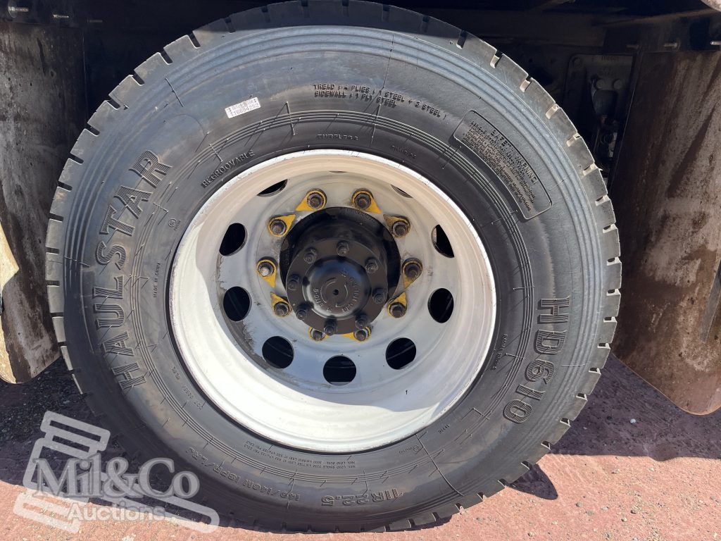 2012 Isuzu FVZ 1000 Tray Back Truck with Hiab rear tyre 11R22.5