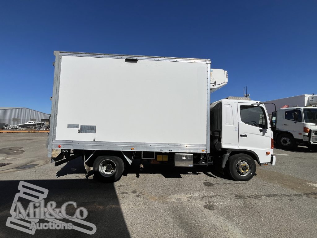 2004 Hino 500 FD Fridge Truck exterior drivers side