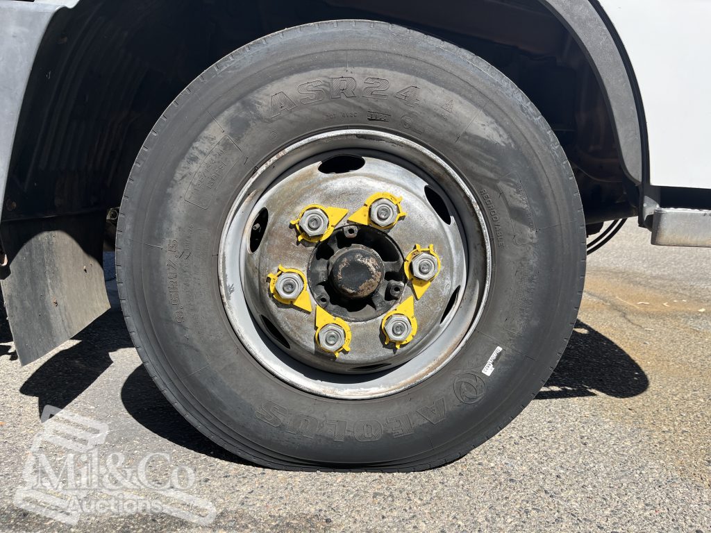 2004 Hino 500 FD Fridge Truck steer tyre 9.5R17.5