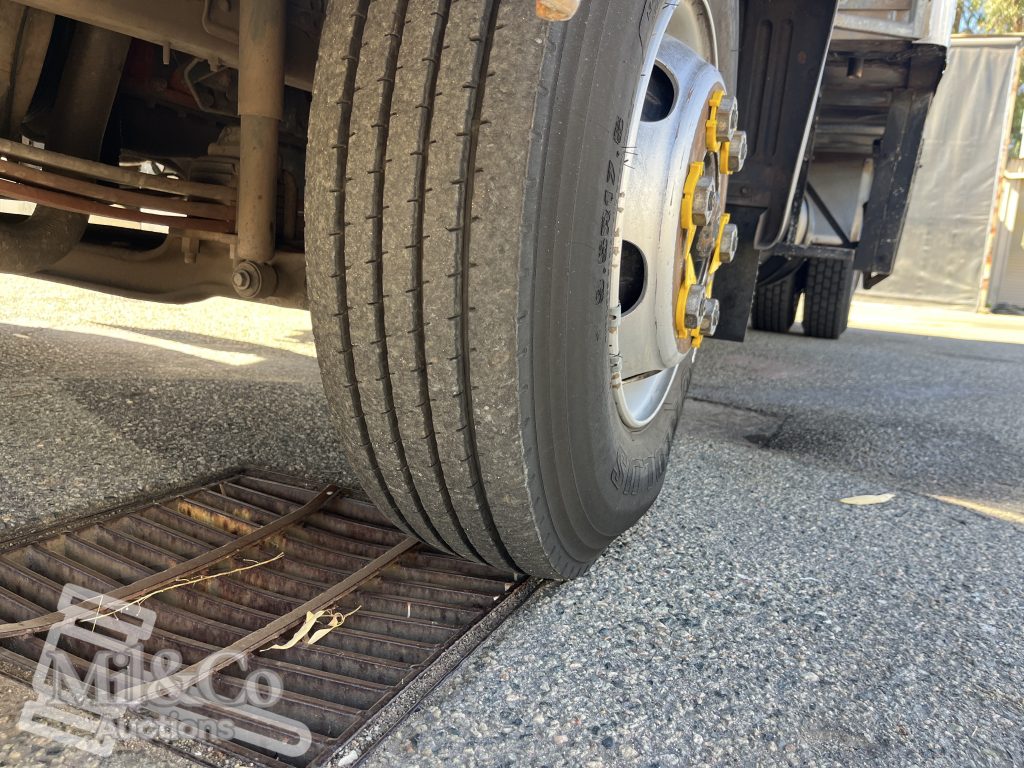 2004 Hino 500 FD Fridge Truck passenger side steer tyre tread