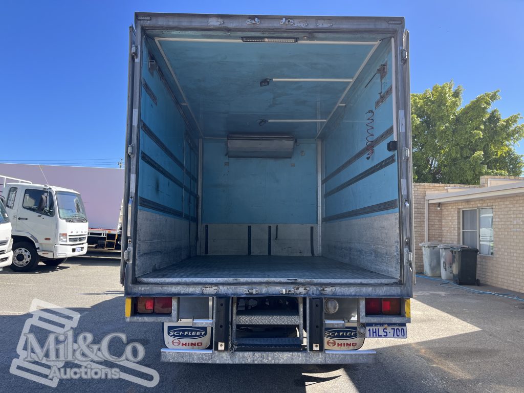 2004 Hino 500 FD Fridge Truck interior of body from rear