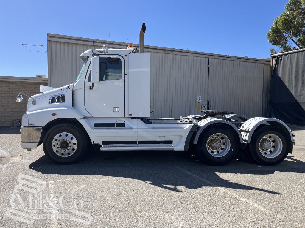 2011 Freightliner CST112 50 tonne Prime Mover with Hydraulics exterior passenger side