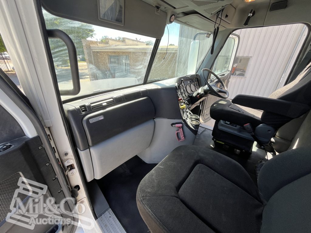 2011 Freightliner CST112 50 tonne Prime Mover with Hydraulics interior passenger side dash
