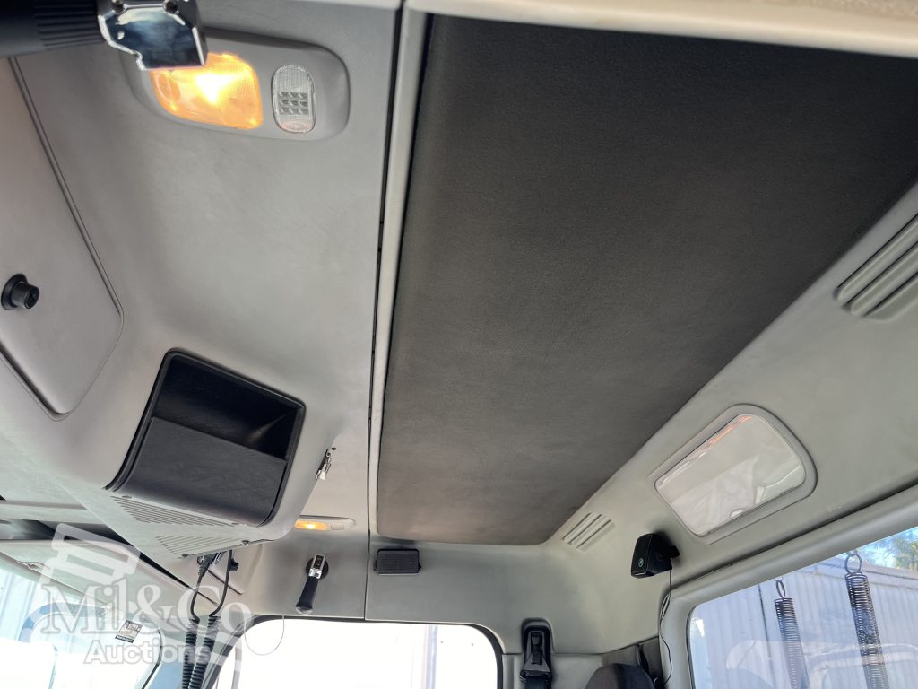 2011 Freightliner CST112 50 tonne Prime Mover with Hydraulics interior roof liner