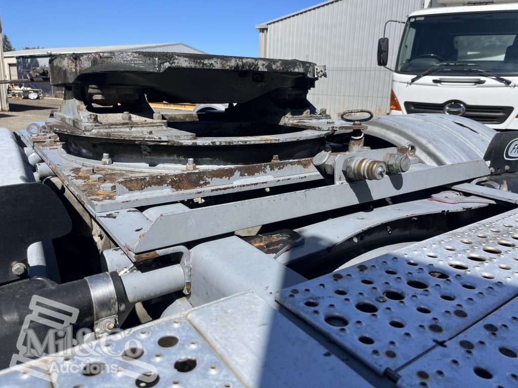 2011 Freightliner CST112 50 tonne Prime Mover with Hydraulics trailer hydraulic fittings