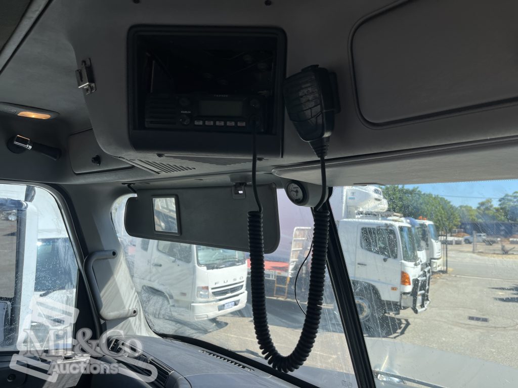 2011 Freightliner CST112 50 tonne Prime Mover with Hydraulics interior UHF