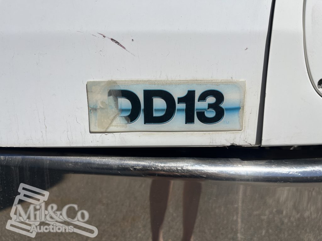 2011 Freightliner CST112 50 tonne Prime Mover with Hydraulics DD13 engine plate