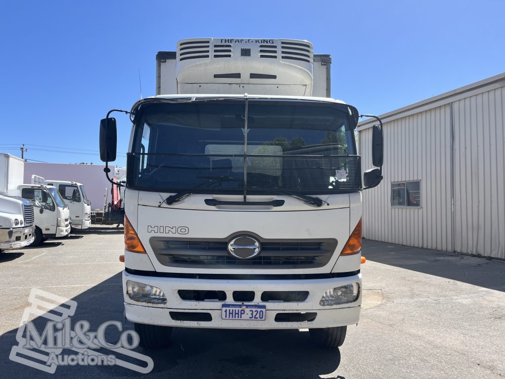 2005 Hino 500 GH Fridge Truck exterior front