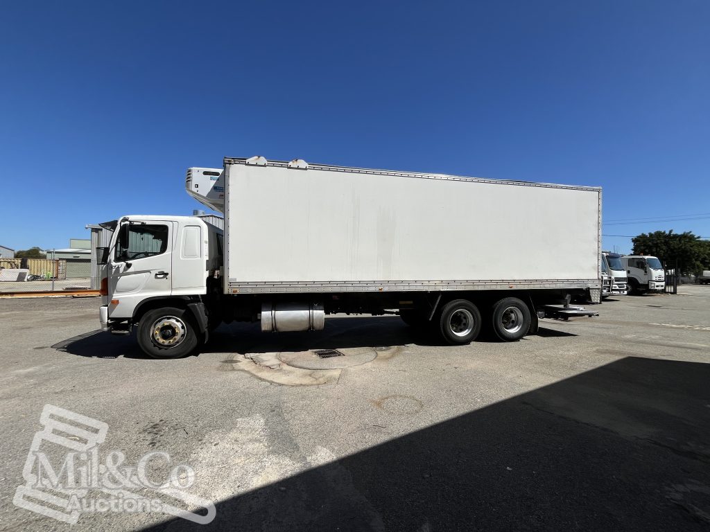 2005 Hino 500 GH Fridge Truck exterior passenger side