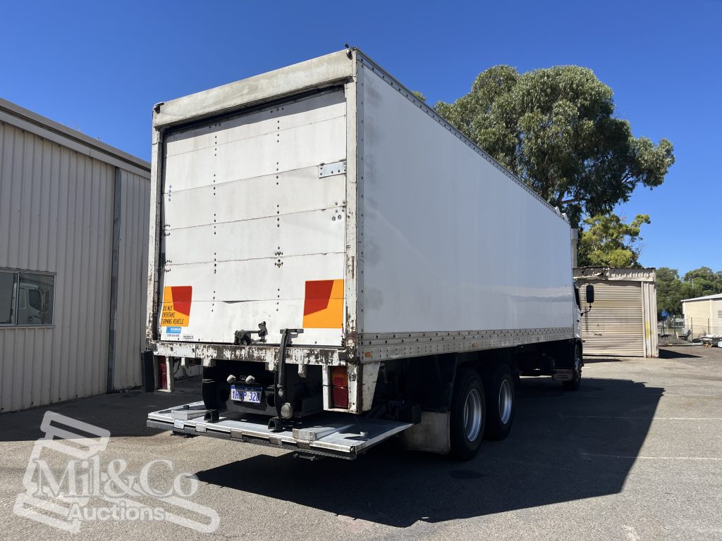 2005 Hino 500 GH Fridge Truck exterior rear drivers corner