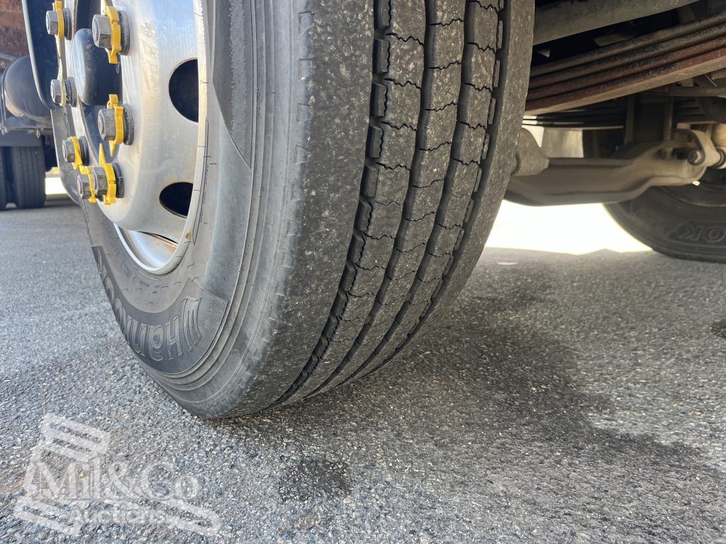2005 Hino 500 GH Fridge Truck drivers steer tyre tread