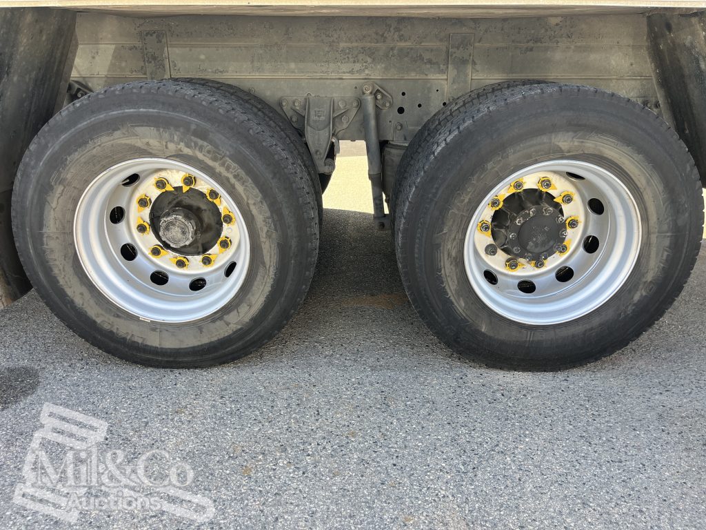 2005 Hino 500 GH Fridge Truck drive tyres 11R22.5