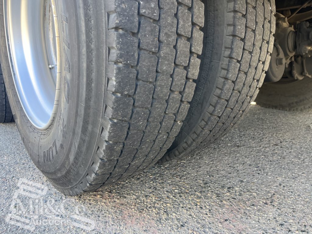 2005 Hino 500 GH Fridge Truck front drive tyre tread drivers side