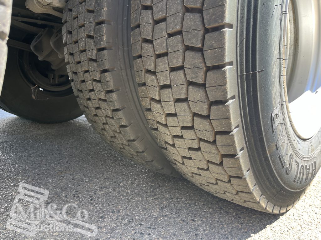 2005 Hino 500 GH Fridge Truck rear drive tyre tread passenger side