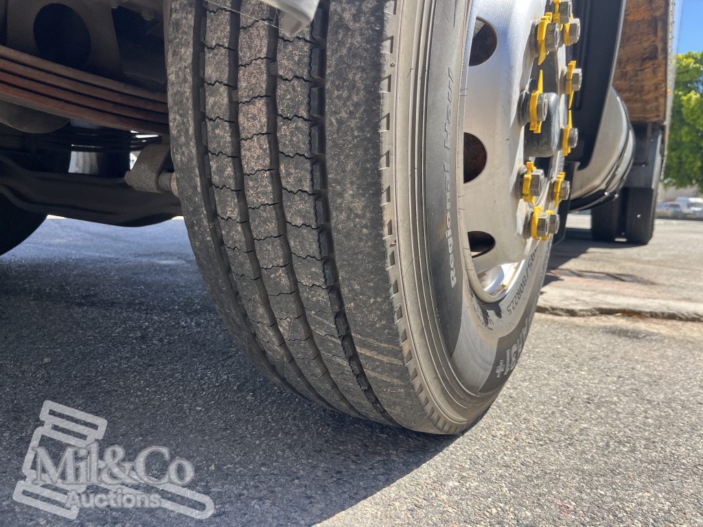 2005 Hino 500 GH Fridge Truck steer tyre tread passenger side