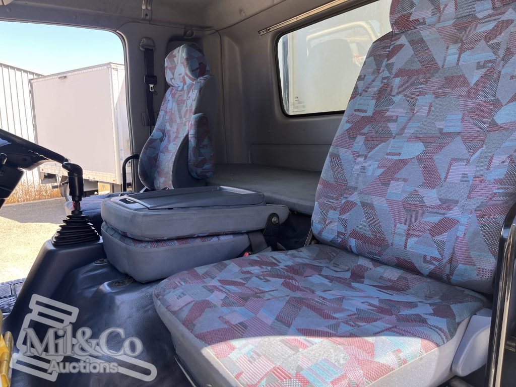 2005 Hino 500 GH Fridge Truck interior passenger seat