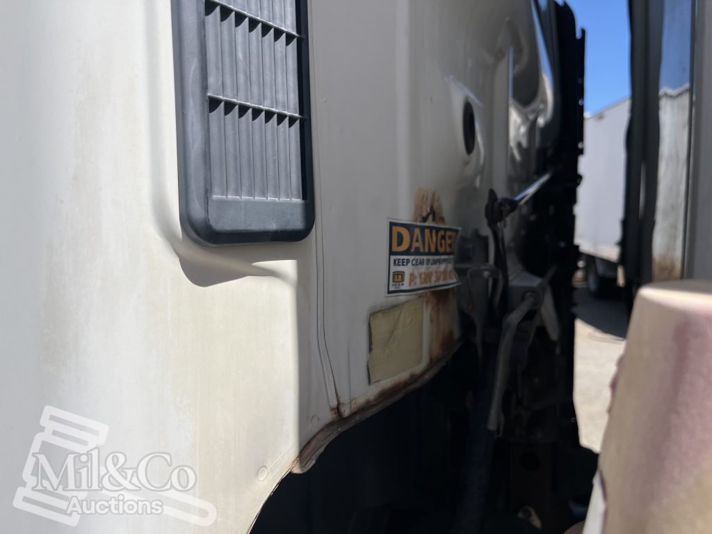2005 Hino 500 GH Fridge Truck rust damage to rear passenger side of cabin