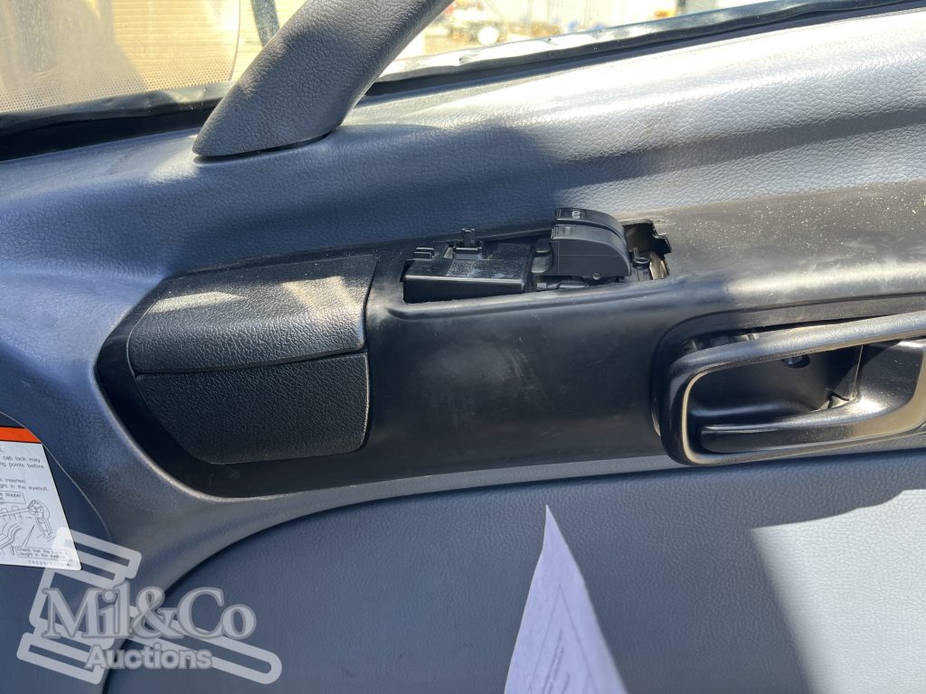 2005 Hino 500 GH Fridge Truck drivers window controls