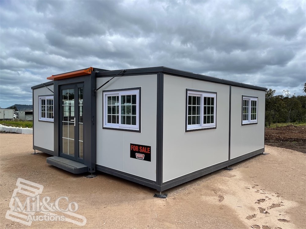 20ft Expandable House - with Ensuite exterior front corner
